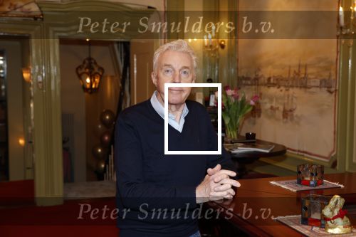 Amsterdam 21 februari 2022
Andre v Duin met zijn nieuwe partner Ferando in zijn eigen bruine cafe thuis.