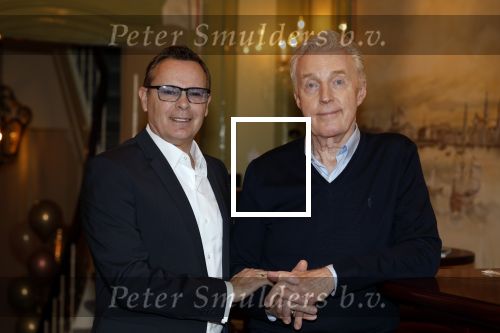 Amsterdam 21 februari 2022
Andre v Duin met zijn nieuwe partner Ferando in zijn eigen bruine cafe thuis.