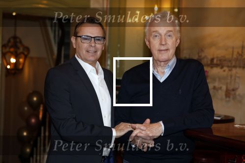 Amsterdam 21 februari 2022
Andre v Duin met zijn nieuwe partner Ferando in zijn eigen bruine cafe thuis.
