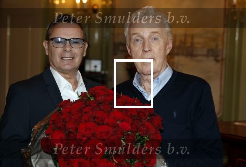 Amsterdam 21 februari 2022
Andre v Duin met zijn nieuwe partner Ferando in zijn eigen bruine cafe thuis.