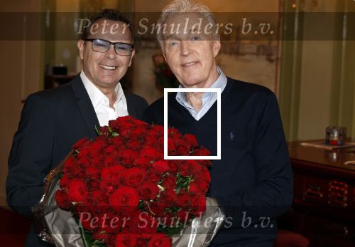 Amsterdam 21 februari 2022
Andre v Duin met zijn nieuwe partner Ferando in zijn eigen bruine cafe thuis.