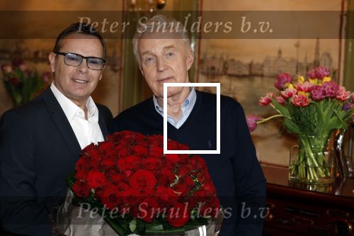 Amsterdam 21 februari 2022
Andre v Duin met zijn nieuwe partner Ferando in zijn eigen bruine cafe thuis.