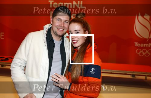 Schiphol 21 februari 2022
De olympische sporters en medaille winnaars komen terug uit Peking en worden gehuldigd in het Hilton Hotel. Antoinette de Jong met verloofde / vriend