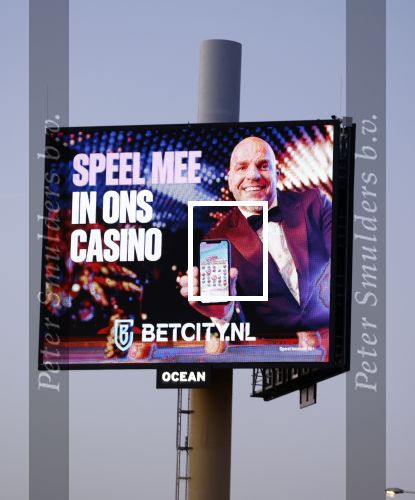 Feb maart 2022
Abri \'s van BetCity met daarop Andy v d Meyde door heel Nederland heen.