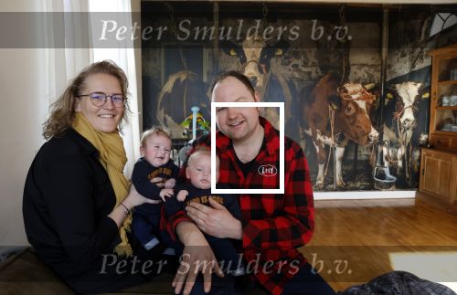 Dieverbrug 26 februari 2022
Boer Remco Aalders met zijn vrouw en hun pasgeboren tweeling