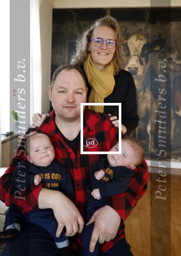 Dieverbrug 26 februari 2022
Boer Remco Aalders met zijn vrouw en hun pasgeboren tweeling
