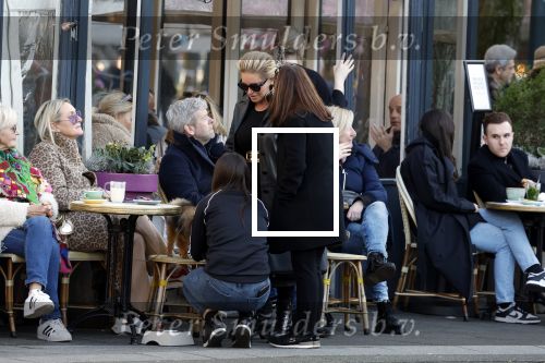 Amsterdam 26 februari 2022
Connie Witteman en haar dochter Constanza Breukhoven met kinderen in Biro in Amsterdam zuid