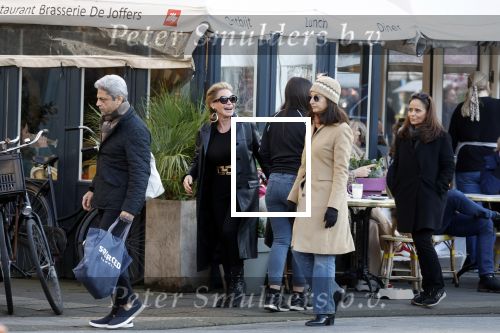 Amsterdam 26 februari 2022
Connie Witteman en haar dochter Constanza Breukhoven met kinderen in Biro in Amsterdam zuid