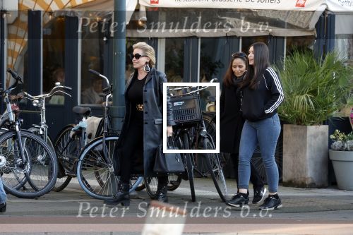Amsterdam 26 februari 2022
Connie Witteman en haar dochter Constanza Breukhoven met kinderen in Biro in Amsterdam zuid