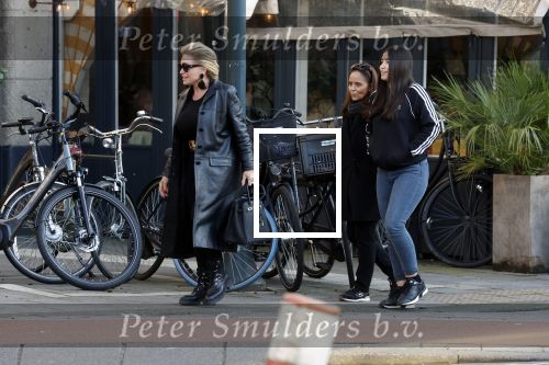 Amsterdam 26 februari 2022
Connie Witteman en haar dochter Constanza Breukhoven met kinderen in Biro in Amsterdam zuid