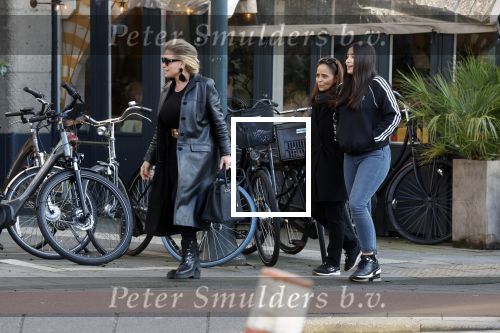 Amsterdam 26 februari 2022
Connie Witteman en haar dochter Constanza Breukhoven met kinderen in Biro in Amsterdam zuid
