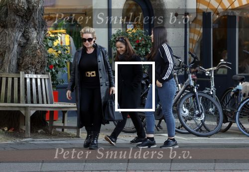 Amsterdam 26 februari 2022
Connie Witteman en haar dochter Constanza Breukhoven met kinderen in Biro in Amsterdam zuid