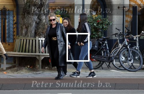Amsterdam 26 februari 2022
Connie Witteman en haar dochter Constanza Breukhoven met kinderen in Biro in Amsterdam zuid