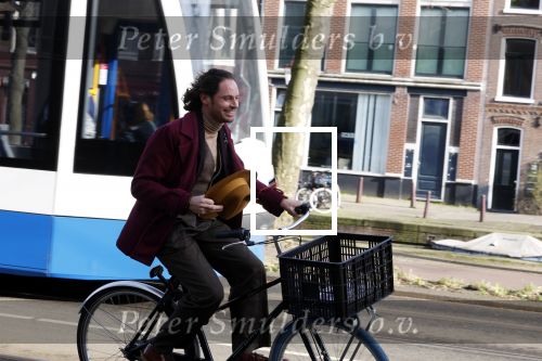Amsterdam 15 februari 2022
Edwin Oudshoorn met hoed op de fiets in Amsterdam