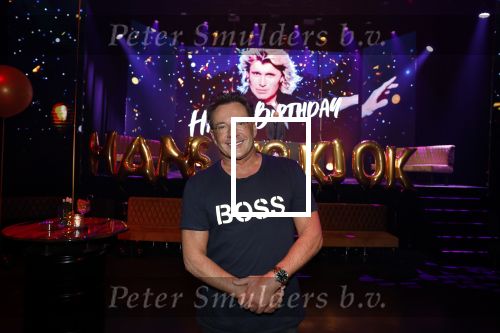 Amsterdam 22 februari 2022
Hans Klok viert zijn 53e verjaardag in the Harbour Club. Later op de avond vraagt hij zijn partner Dann v Ling ten huwelijk. Gerard Joling