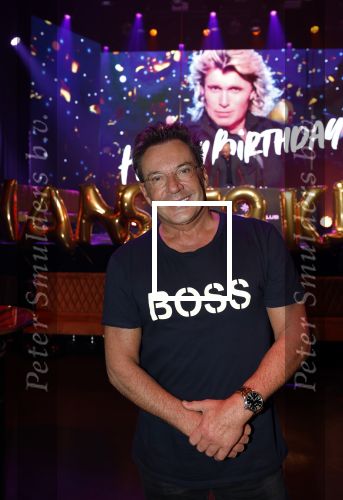Amsterdam 22 februari 2022
Hans Klok viert zijn 53e verjaardag in the Harbour Club. Later op de avond vraagt hij zijn partner Dann v Ling ten huwelijk. Gerard Joling