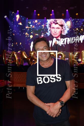 Amsterdam 22 februari 2022
Hans Klok viert zijn 53e verjaardag in the Harbour Club. Later op de avond vraagt hij zijn partner Dann v Ling ten huwelijk. Gerard Joling