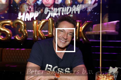 Amsterdam 22 februari 2022
Hans Klok viert zijn 53e verjaardag in the Harbour Club. Later op de avond vraagt hij zijn partner Dann v Ling ten huwelijk. Gerard Joling