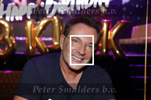 Amsterdam 22 februari 2022
Hans Klok viert zijn 53e verjaardag in the Harbour Club. Later op de avond vraagt hij zijn partner Dann v Ling ten huwelijk. Gerard Joling