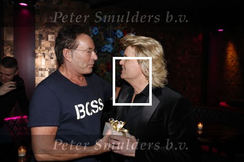Amsterdam 22 februari 2022
Hans Klok viert zijn 53e verjaardag in the Harbour Club. Later op de avond vraagt hij zijn partner Dann v Ling ten huwelijk. Gerard Joling