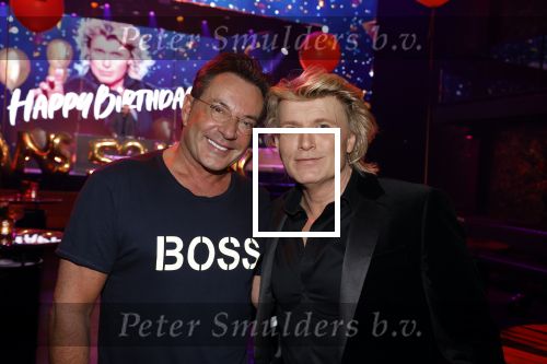 Amsterdam 22 februari 2022
Hans Klok viert zijn 53e verjaardag in the Harbour Club. Later op de avond vraagt hij zijn partner Dann v Ling ten huwelijk. Gerard Joling