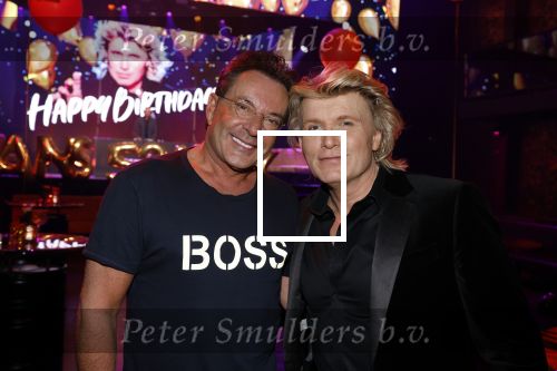 Amsterdam 22 februari 2022
Hans Klok viert zijn 53e verjaardag in the Harbour Club. Later op de avond vraagt hij zijn partner Dann v Ling ten huwelijk. Gerard Joling