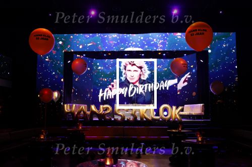 Amsterdam 22 februari 2022
Hans Klok viert zijn 53e verjaardag in the Harbour Club. Later op de avond vraagt hij zijn partner Dann v Ling ten huwelijk.