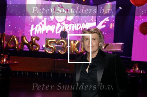Amsterdam 22 februari 2022
Hans Klok viert zijn 53e verjaardag in the Harbour Club. Later op de avond vraagt hij zijn partner Dann v Ling ten huwelijk.