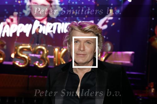 Amsterdam 22 februari 2022
Hans Klok viert zijn 53e verjaardag in the Harbour Club. Later op de avond vraagt hij zijn partner Dann v Ling ten huwelijk.