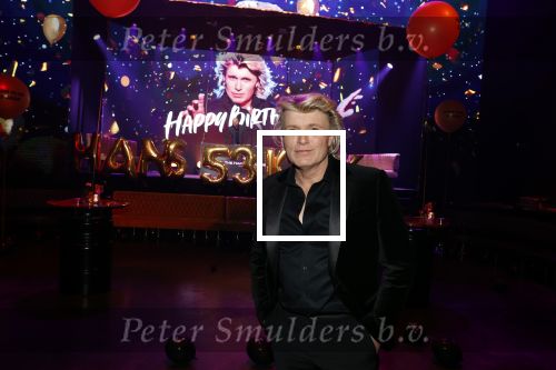 Amsterdam 22 februari 2022
Hans Klok viert zijn 53e verjaardag in the Harbour Club. Later op de avond vraagt hij zijn partner Dann v Ling ten huwelijk.