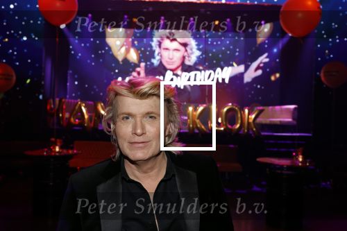 Amsterdam 22 februari 2022
Hans Klok viert zijn 53e verjaardag in the Harbour Club. Later op de avond vraagt hij zijn partner Dann v Ling ten huwelijk.