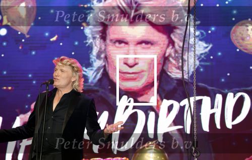 Amsterdam 22 februari 2022
Hans Klok viert zijn 53e verjaardag in the Harbour Club. Later op de avond vraagt hij zijn partner Dann v Ling ten huwelijk.