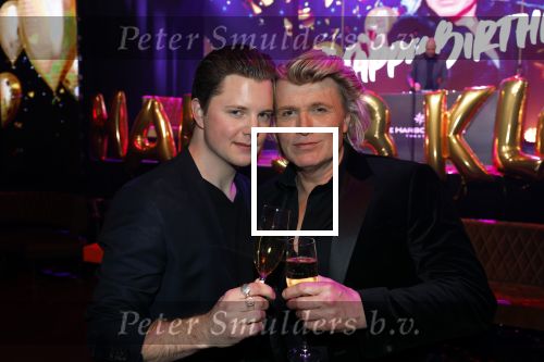 Amsterdam 22 februari 2022
Hans Klok viert zijn 53e verjaardag in the Harbour Club. Later op de avond vraagt hij zijn partner Dann v Ling ten huwelijk.
