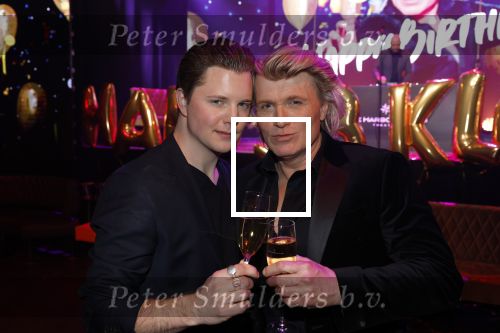 Amsterdam 22 februari 2022
Hans Klok viert zijn 53e verjaardag in the Harbour Club. Later op de avond vraagt hij zijn partner Dann v Ling ten huwelijk.