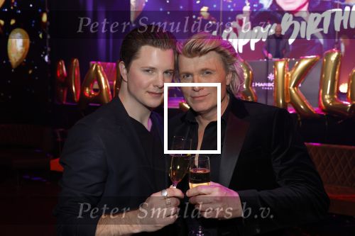 Amsterdam 22 februari 2022
Hans Klok viert zijn 53e verjaardag in the Harbour Club. Later op de avond vraagt hij zijn partner Dann v Ling ten huwelijk.