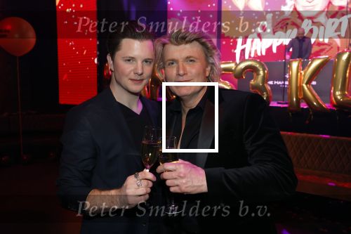 Amsterdam 22 februari 2022
Hans Klok viert zijn 53e verjaardag in the Harbour Club. Later op de avond vraagt hij zijn partner Dann v Ling ten huwelijk.