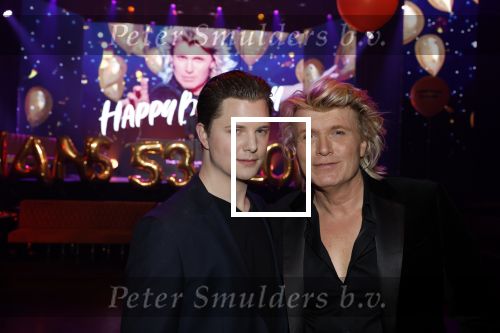 Amsterdam 22 februari 2022
Hans Klok viert zijn 53e verjaardag in the Harbour Club. Later op de avond vraagt hij zijn partner Dann v Ling ten huwelijk.