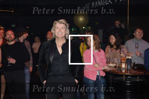 Amsterdam 22 februari 2022
Hans Klok viert zijn 53e verjaardag in the Harbour Club. Later op de avond vraagt hij zijn partner Dann v Ling ten huwelijk.
