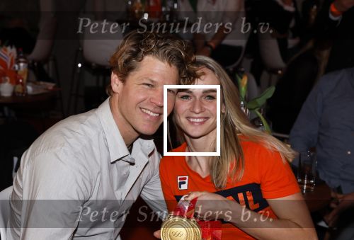 Schiphol 21 februari 2022
De olympische sporters en medaille winnaars komen terug uit Peking en worden gehuldigd in het Hilton Hotel. Irene Schouten met partner vriend Verloofde Dirkjan Mak