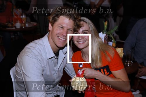 Schiphol 21 februari 2022
De olympische sporters en medaille winnaars komen terug uit Peking en worden gehuldigd in het Hilton Hotel. Irene Schouten met partner vriend Verloofde Dirkjan Mak