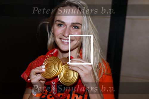 Schiphol 21 februari 2022
De olympische sporters en medaille winnaars komen terug uit Peking en worden gehuldigd in het Hilton Hotel. Irene Schouten