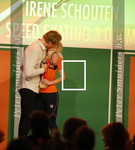 Schiphol 21 februari 2022
De olympische sporters en medaille winnaars komen terug uit Peking en worden gehuldigd in het Hilton Hotel. Irene Schouten met partner vriend Verloofde Dirkjan Mak