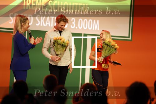 Schiphol 21 februari 2022
De olympische sporters en medaille winnaars komen terug uit Peking en worden gehuldigd in het Hilton Hotel. Irene Schouten met partner vriend Verloofde Dirkjan Mak