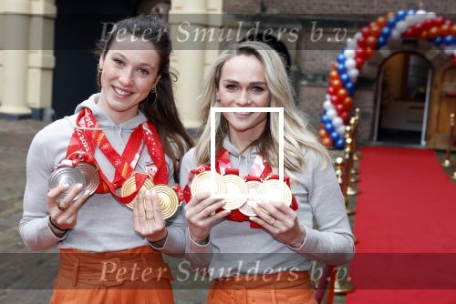Den Haag 22 februari 2022
De nederlandse medaille winnaars zijn te gast van Premier Mark Rutte voor een lunch in de ridderzaal.
Aanwezig oa Irene Schouten Suzanne Schulting Ireen Wust Thomas Krol Antoinette de Jong Marijke Groenewoud Selma Poutsma Yara v kerkhof Xandra Velzeboer Kimberley Bos Patrick Roest en Kjeld Nuis