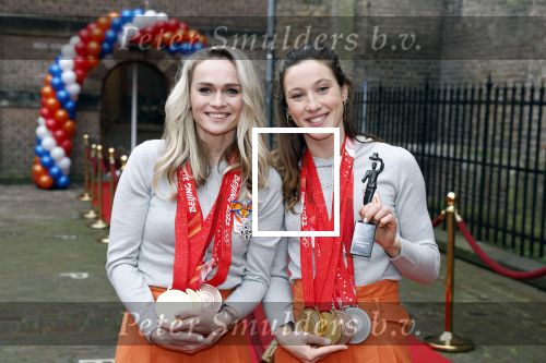 Den Haag 22 februari 2022
De nederlandse medaille winnaars zijn te gast van Premier Mark Rutte voor een lunch in de ridderzaal.
Aanwezig oa Irene Schouten Suzanne Schulting Ireen Wust Thomas Krol Antoinette de Jong Marijke Groenewoud Selma Poutsma Yara v kerkhof Xandra Velzeboer Kimberley Bos Patrick Roest en Kjeld Nuis