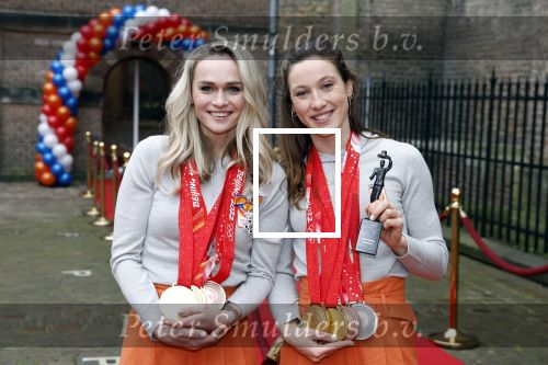 Den Haag 22 februari 2022
De nederlandse medaille winnaars zijn te gast van Premier Mark Rutte voor een lunch in de ridderzaal.
Aanwezig oa Irene Schouten Suzanne Schulting Ireen Wust Thomas Krol Antoinette de Jong Marijke Groenewoud Selma Poutsma Yara v kerkhof Xandra Velzeboer Kimberley Bos Patrick Roest en Kjeld Nuis