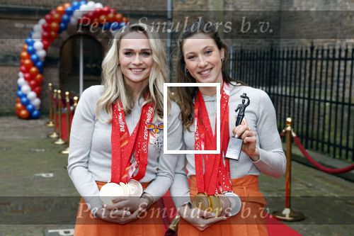 Den Haag 22 februari 2022
De nederlandse medaille winnaars zijn te gast van Premier Mark Rutte voor een lunch in de ridderzaal.
Aanwezig oa Irene Schouten Suzanne Schulting Ireen Wust Thomas Krol Antoinette de Jong Marijke Groenewoud Selma Poutsma Yara v kerkhof Xandra Velzeboer Kimberley Bos Patrick Roest en Kjeld Nuis