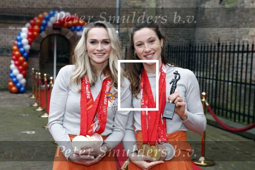 Den Haag 22 februari 2022
De nederlandse medaille winnaars zijn te gast van Premier Mark Rutte voor een lunch in de ridderzaal.
Aanwezig oa Irene Schouten Suzanne Schulting Ireen Wust Thomas Krol Antoinette de Jong Marijke Groenewoud Selma Poutsma Yara v kerkhof Xandra Velzeboer Kimberley Bos Patrick Roest en Kjeld Nuis
