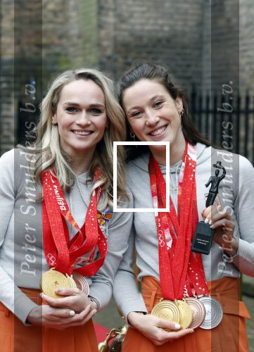 Den Haag 22 februari 2022
De nederlandse medaille winnaars zijn te gast van Premier Mark Rutte voor een lunch in de ridderzaal.
Aanwezig oa Irene Schouten Suzanne Schulting Ireen Wust Thomas Krol Antoinette de Jong Marijke Groenewoud Selma Poutsma Yara v kerkhof Xandra Velzeboer Kimberley Bos Patrick Roest en Kjeld Nuis