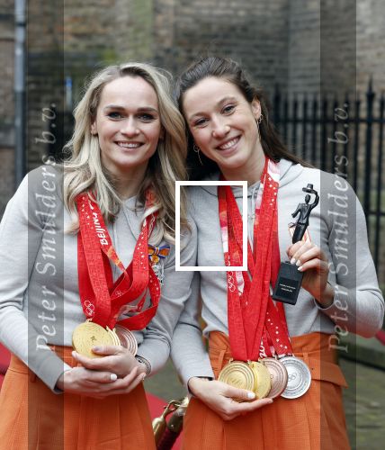 Den Haag 22 februari 2022
De nederlandse medaille winnaars zijn te gast van Premier Mark Rutte voor een lunch in de ridderzaal.
Aanwezig oa Irene Schouten Suzanne Schulting Ireen Wust Thomas Krol Antoinette de Jong Marijke Groenewoud Selma Poutsma Yara v kerkhof Xandra Velzeboer Kimberley Bos Patrick Roest en Kjeld Nuis